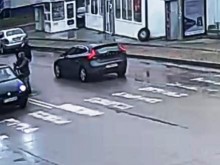 Грозна разправия! Арестуваха пиян шофьор за саморазправа с млада дама