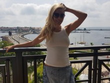 Гала пусна своя снимка без сутиен, коментарите не закъсняха