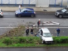 Очевидец: Друга кола засече шофьорката от катастрофата на бул."България"