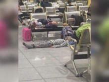 Десетки пътници спаха на варненското летище заради отменен чартър за Норвегия