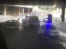 Тежка катастрофа в Пловдив! Автомобил се вряза с бясна скорост в спирка, има пострадали