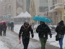 Общината започва зимната подготовка, купува сол против заледяване на улиците