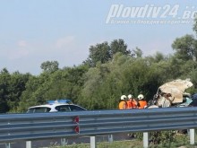 Първи кадри на колите от ужасяващата касапница, отнела живота на двама млади!