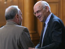 След двучасови дебати депутатите решиха: Иван Иванов остава председател на КЕВР