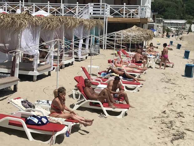 Силен септември очакват хотелиерите по морето съобщи проф Стоян Маринов