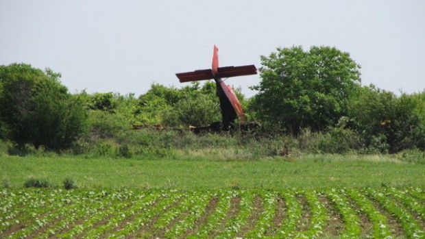 Селскостопански самолет падна в оризище на границата на Пловдивска и