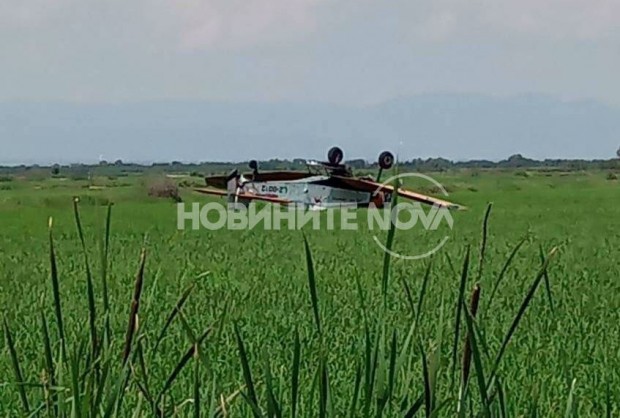 Сигнал за паднал селскостопански самолет в оризища на границата между
