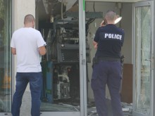 Взривиха и обраха банкомат в "Тракия"