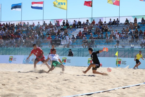 Българският национален отбор по плажен футбол стартира ударно участието си