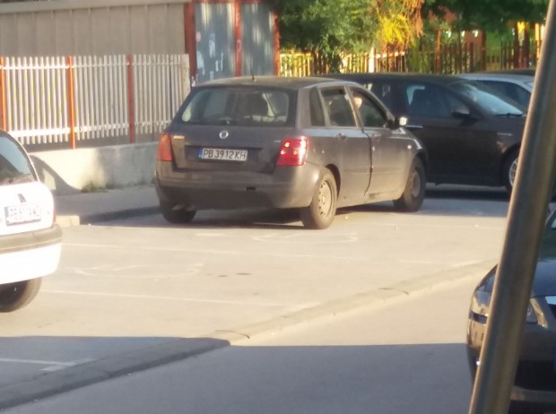 Поредно странно паркиране в Пловдив. За това информира редовен читател на