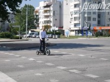 Пловдивски кмет подкара електрически скутер!