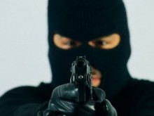 Маскирани с бухалки обраха пощенски клон
