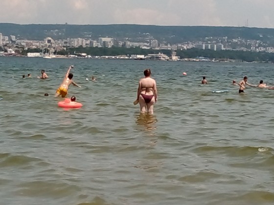 Varna24.bg Сигнал за изтичане на мръсни води на морския плаж