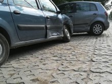 Семейство влезе в пловдивска болница заради детето си, но навън се случи инцидент! Полицията пак импотентна!