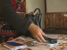 Баба Иванка пази пенсията си с пистолет