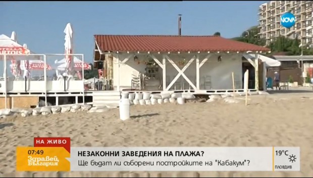 Незаконно построените заведения на плаж Кабакум край Варна вече работят Конструкциите заемат