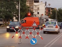 Моторист се оказа под бус след катастрофа в Кючука