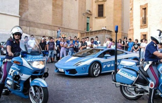 Карабинерите от Венеция конфискуваха в полза на държавата луксозни автомобили