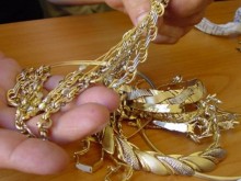 Митничари откриха 1,5 кг злато в пътнически автобус