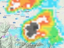 Черни облаци затиснаха Пловдив от север и юг, дъждът отново е факт