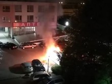 Горещи кадри от пламналия бус в "Кършияка"