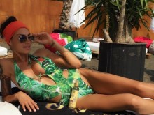 Черната Златка показва в срамно клипче бива ли я в плътските удоволствия