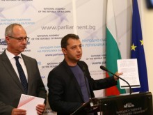 ГЕРБ внася сигнал в прокуратурата срещу Елена Йончева, имала общ бизнес с Цветан Василев