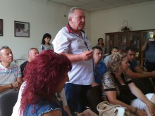 Скандална сесия в Куклен! Кмет заплаши с оставка и самоубийство заради полагане на асфалт в нивите, вместо по улиците