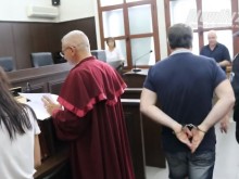 Известен алкохолен бос доведен с белезници в пловдивския съд