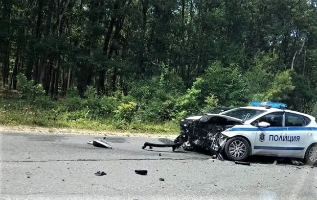 Тежка катастрофа с полицейска патрулка е станала на пътя Бургас