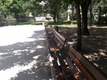 Детска площадка в "Южен" с подменени летви на 9 пейки