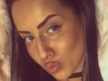Габриела на силни психотропни лекарства, чете литература в ареста