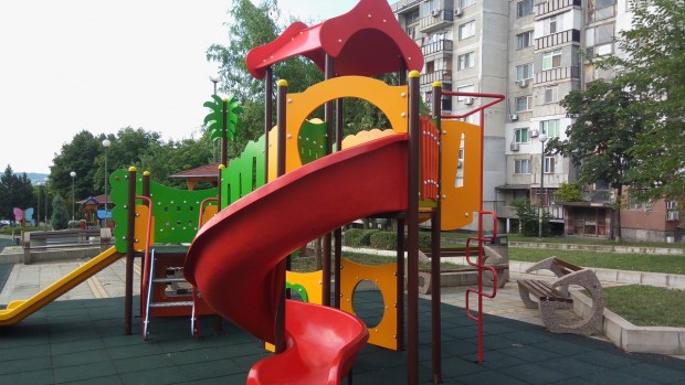 виж галерията
Община Бургас ремонтира няколко пострадали от вандализъм детски площадки