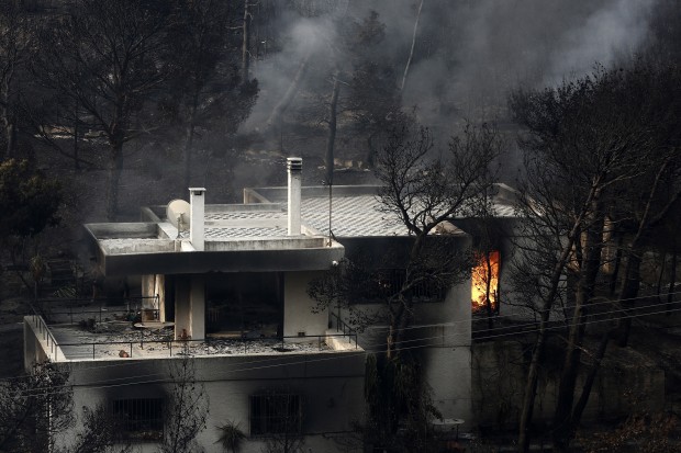 БГНЕС
Гръцкият премиер Алексис Ципрас обяви тридневен траур за десетките жертви