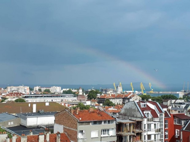 Burgas24.bg предупреждава, че според синоптиците утре над Черноморието  облачността ще
