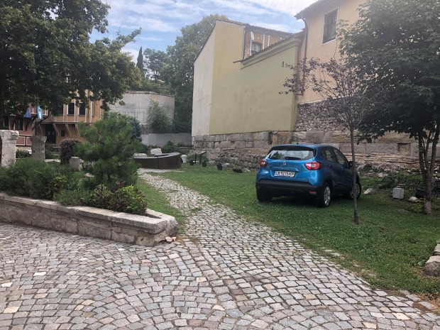 Пловдивчанин в повече си хареса градинка в Стария град за