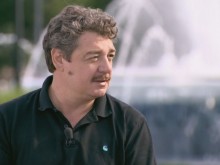 Камен Донев: Българите сме облегнати със семките в ръка, плюейки тоя и оня
