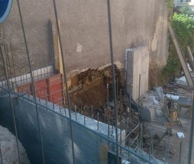 Стена на къща на ул Захари Стоянов 32 в Пловдив рухна