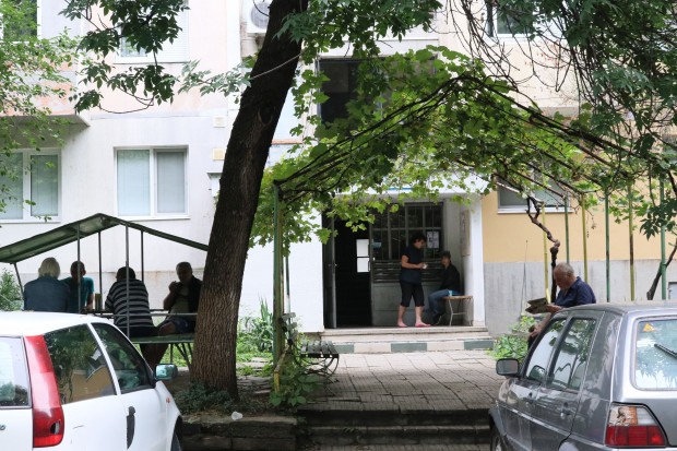 Четирима души са задържани заради стрелбата по охранител в Пловдив