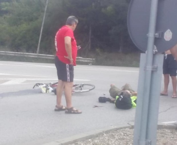 Фейсбук
63-годишен колоездач от с. Любен Каравелово е бил блъснат от