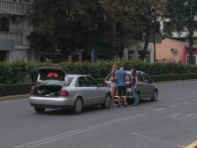 ПТП на "Шести септември", две девойки и младеж уточняват вината