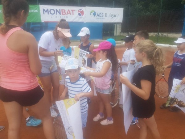 Националните състезателки по тенис на България девойки до 18 год