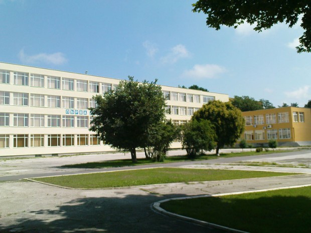 Първа езикова гимназия във Варна поднови от днес процедурата по избор