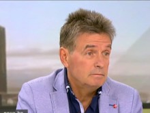 Училищен директор: Деца говорят по телефона по 10 пъти по време на час