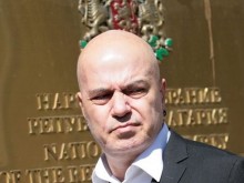 Слави Трифонов взе Младенова за съдружник, Дилов я нарече "сив кардинал"