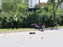 Смолянска кола блъсна моторист в кръгово в Пловдив, шофьорката много притеснена