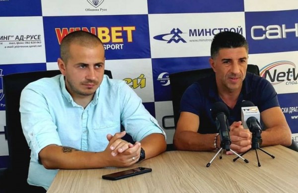 Старши треньорът на ФК Дунав Малин Орачев говори пред медиите