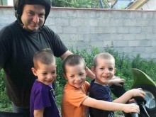 Хепиенд! Варненски адвокат върна на семейство 9 от 11-те им деца