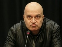 Какво се случва с политическия проект на Слави Трифонов?