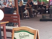 Няма такава подигравка с бедния българин по родното море! Покрай чужденците ни взеха за мезе
